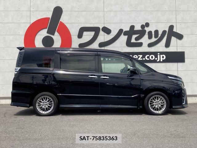 Toyota VOXY HYBRID 2021-08 8318013-19