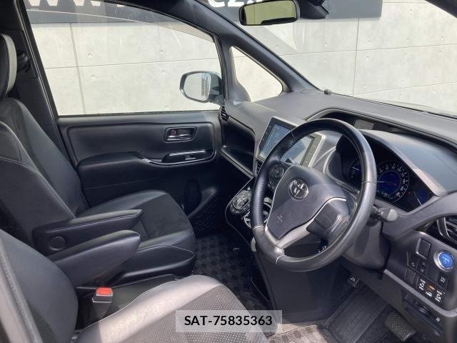 Toyota VOXY HYBRID 2021-08 8318013-20