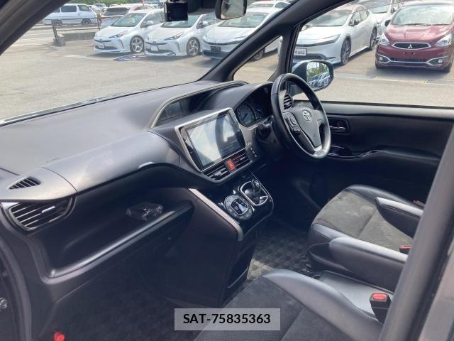 Toyota VOXY HYBRID 2021-08 8318013-24