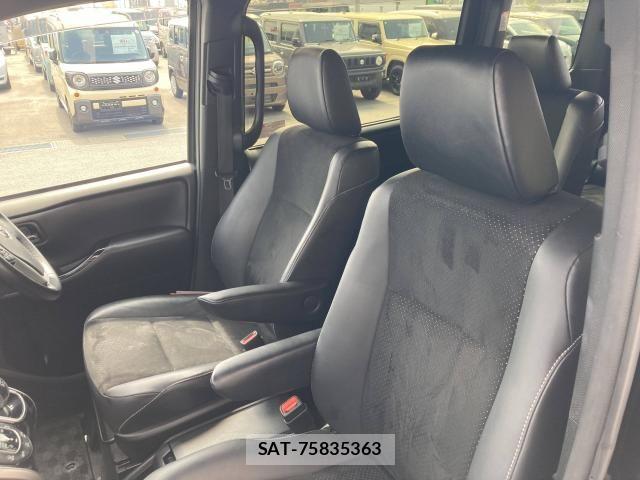 Toyota VOXY HYBRID 2021-08 8318013-25