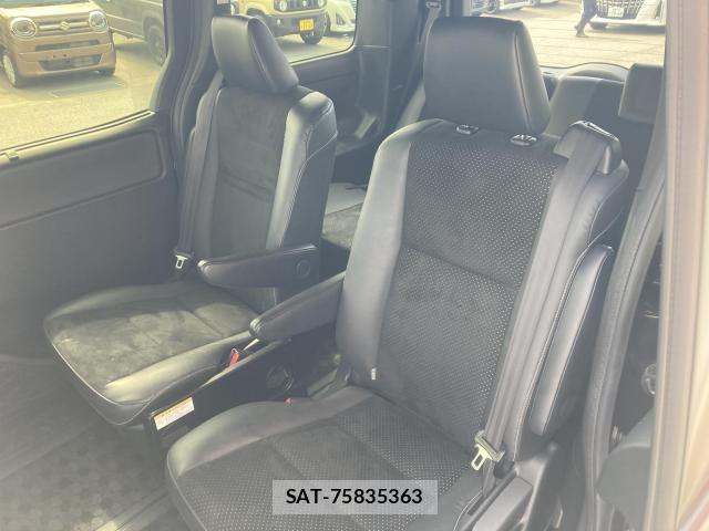 Toyota VOXY HYBRID 2021-08 8318013-26