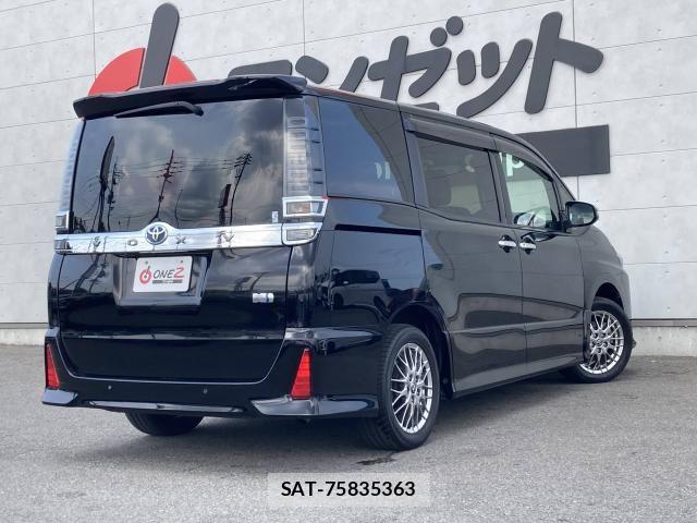 Toyota VOXY HYBRID 2021-08 8318013-2