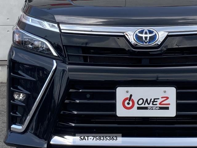 Toyota VOXY HYBRID 2021-08 8318013-5