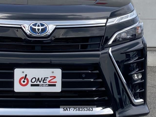 Toyota VOXY HYBRID 2021-08 8318013-6