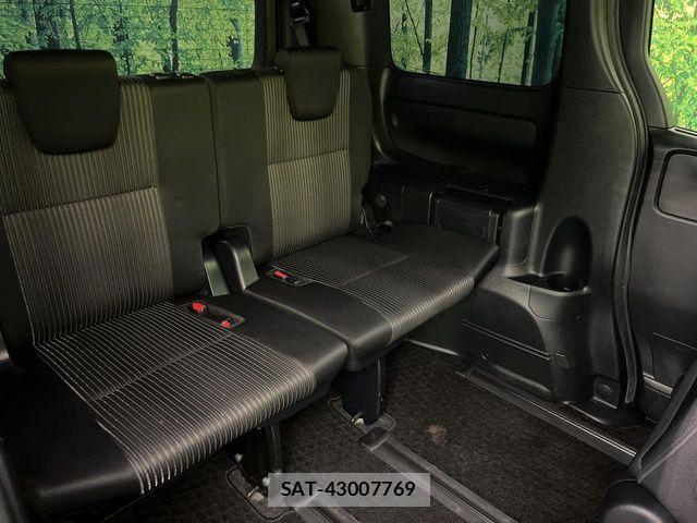 Toyota VOXY HYBRID 2017-10 8318042-9