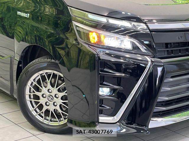 Toyota VOXY HYBRID 2017-10 8318042-12