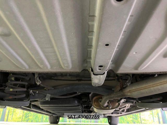 Toyota VOXY HYBRID 2017-10 8318042-18