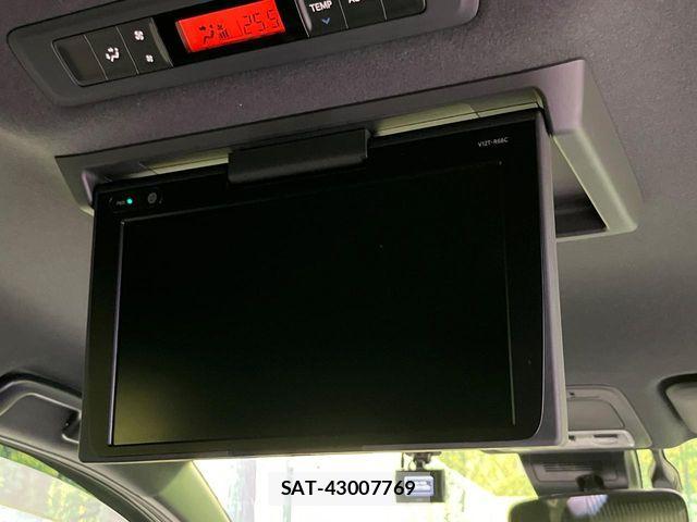 Toyota VOXY HYBRID 2017-10 8318042-3