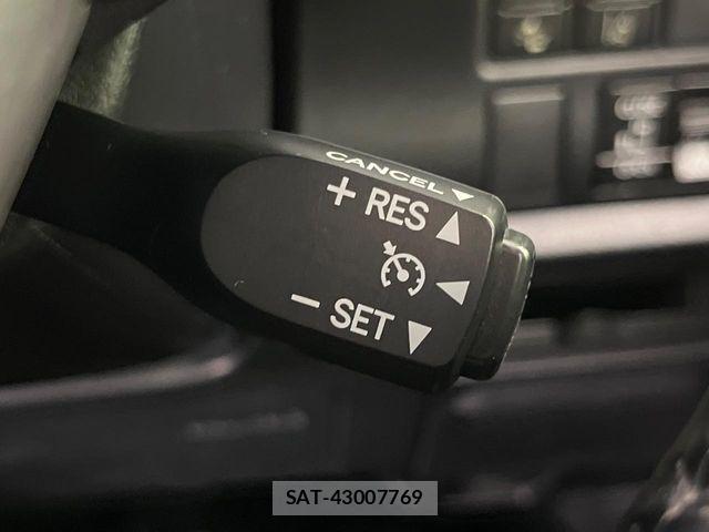 Toyota VOXY HYBRID 2017-10 8318042-6