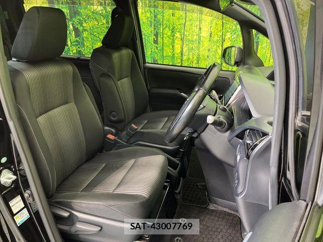 Toyota VOXY HYBRID 2017-10 8318042-7