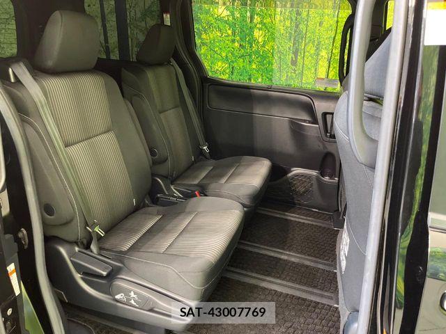 Toyota VOXY HYBRID 2017-10 8318042-8
