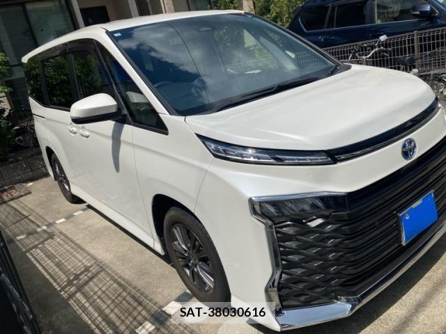 Toyota VOXY HYBRID 2023-03 8318011-0