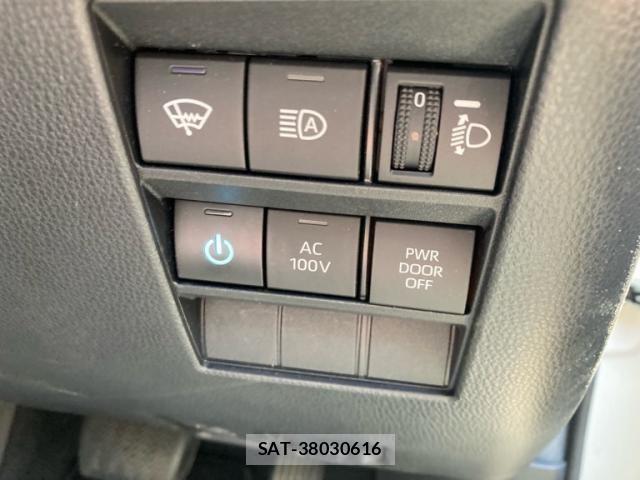 Toyota VOXY HYBRID 2023-03 8318011-16