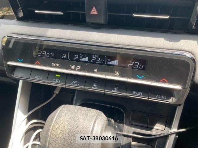 Toyota VOXY HYBRID 2023-03 8318011-19