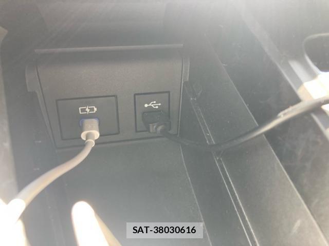 Toyota VOXY HYBRID 2023-03 8318011-22