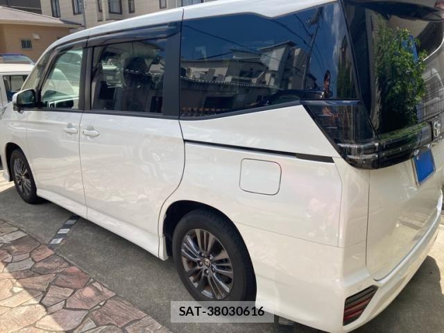 Toyota VOXY HYBRID 2023-03 8318011-4