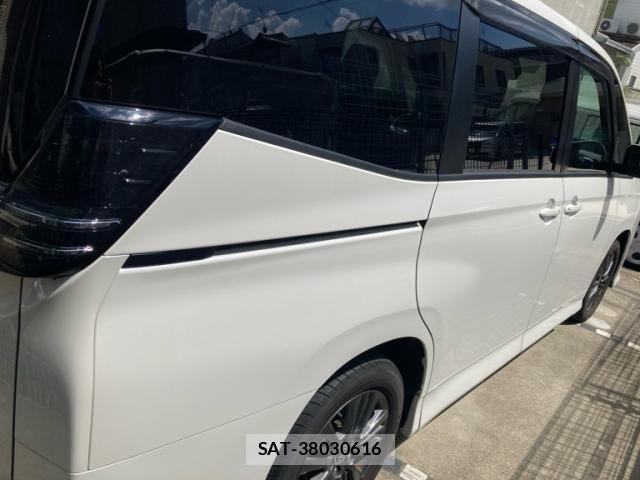 Toyota VOXY HYBRID 2023-03 8318011-6