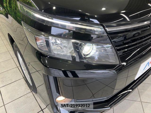 Toyota VOXY HYBRID 2014-08 8318046-12