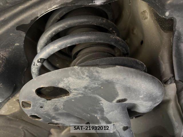 Toyota VOXY HYBRID 2014-08 8318046-19