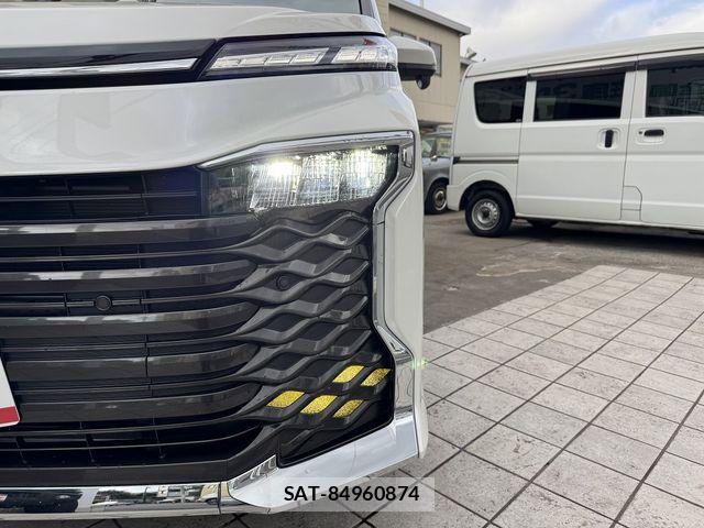 Toyota VOXY HYBRID 2023-05 8318008-10