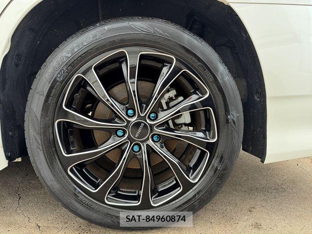 Toyota VOXY HYBRID 2023-05 8318008-12