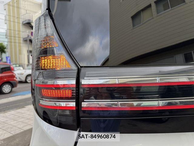 Toyota VOXY HYBRID 2023-05 8318008-13