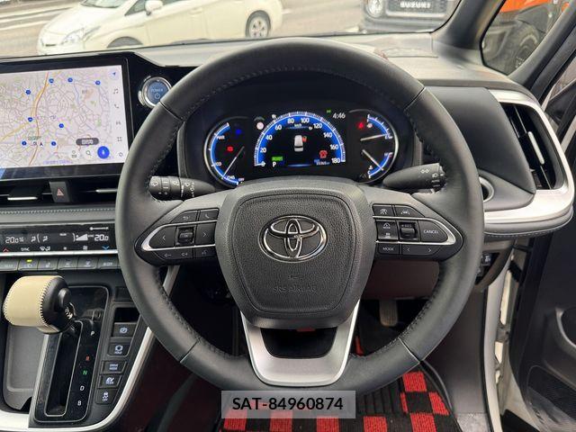 Toyota VOXY HYBRID 2023-05 8318008-14