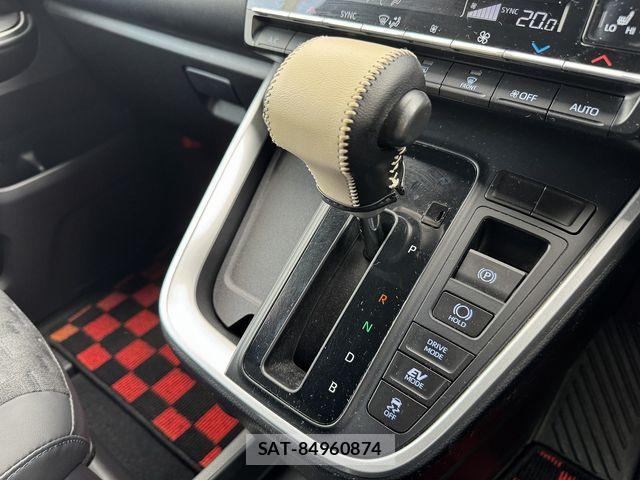 Toyota VOXY HYBRID 2023-05 8318008-17