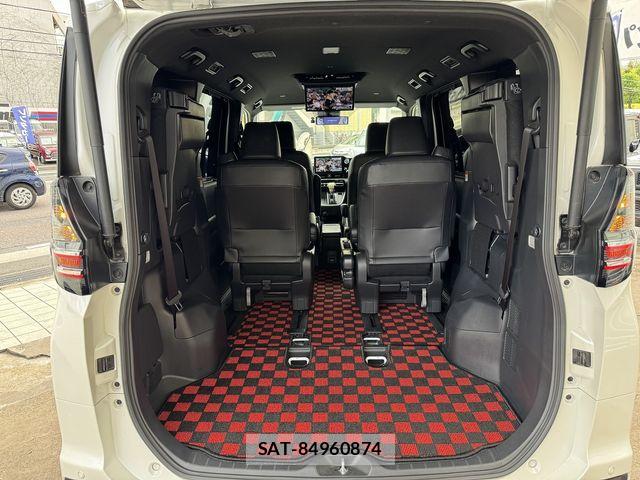 Toyota VOXY HYBRID 2023-05 8318008-26