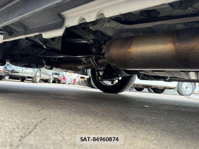Toyota VOXY HYBRID 2023-05 8318008-27
