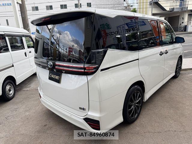Toyota VOXY HYBRID 2023-05 8318008-6