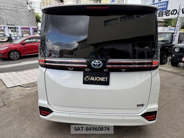 Toyota VOXY HYBRID 2023-05 8318008-7