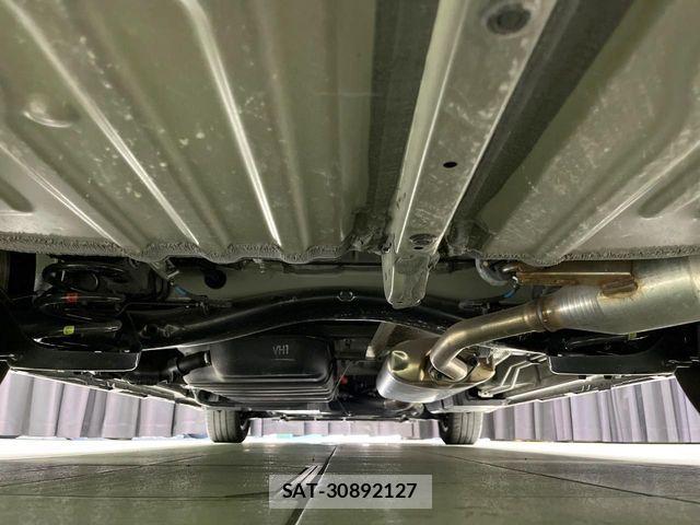Toyota VOXY HYBRID 2023-12 8318006-18