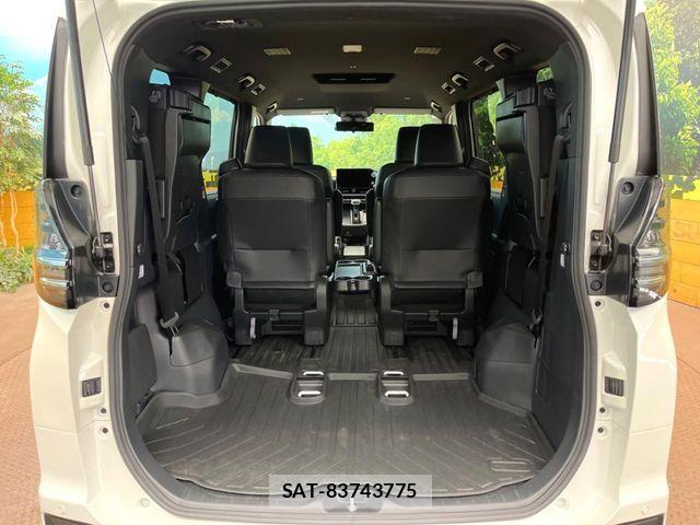 Toyota VOXY HYBRID 2023-07 8338464-9