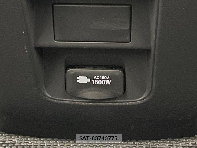 Toyota VOXY HYBRID 2023-07 8338464-5
