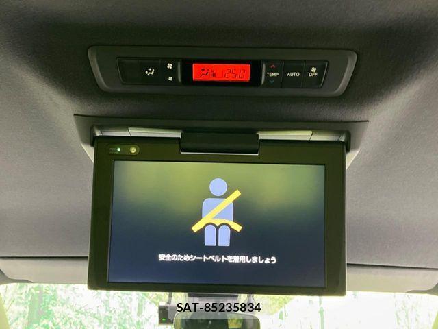 Toyota VOXY HYBRID 2019-07 8338484-2