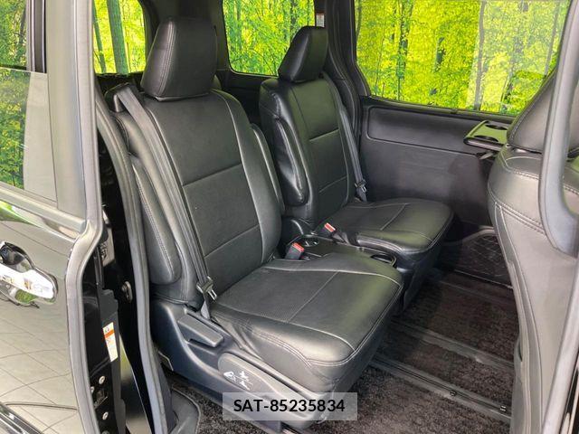 Toyota VOXY HYBRID 2019-07 8338484-8
