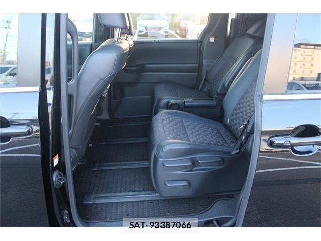 Toyota VOXY HYBRID 2022-11 8338481-11