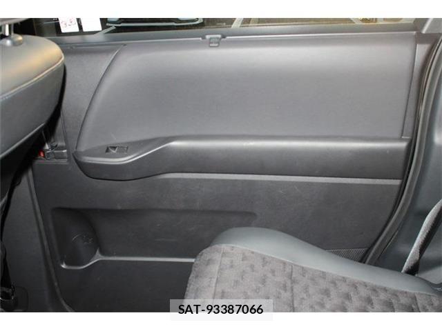 Toyota VOXY HYBRID 2022-11 8338481-13