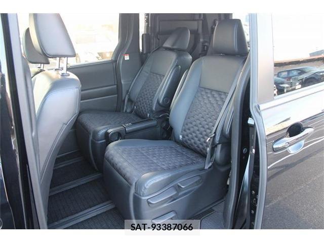 Toyota VOXY HYBRID 2022-11 8338481-14