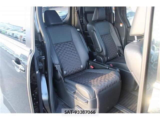Toyota VOXY HYBRID 2022-11 8338481-16