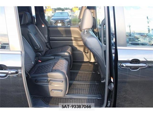 Toyota VOXY HYBRID 2022-11 8338481-18