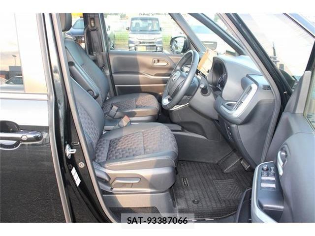 Toyota VOXY HYBRID 2022-11 8338481-19