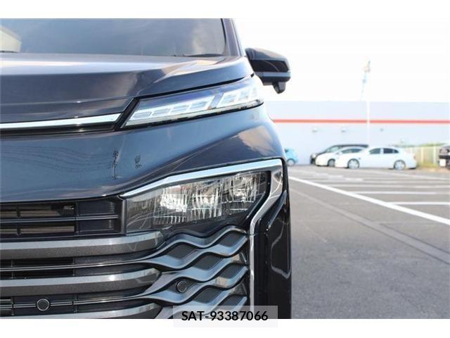 Toyota VOXY HYBRID 2022-11 8338481-27
