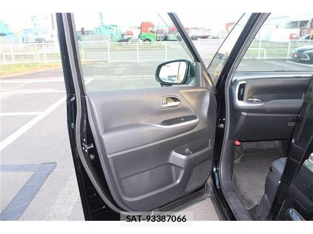Toyota VOXY HYBRID 2022-11 8338481-8