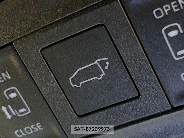 Toyota VOXY HYBRID 2026-06 8338455-8