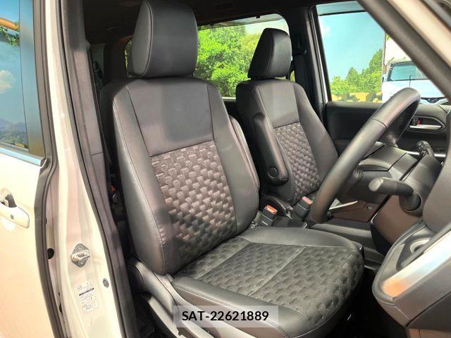 Toyota VOXY HYBRID 2024-10 8338459-9