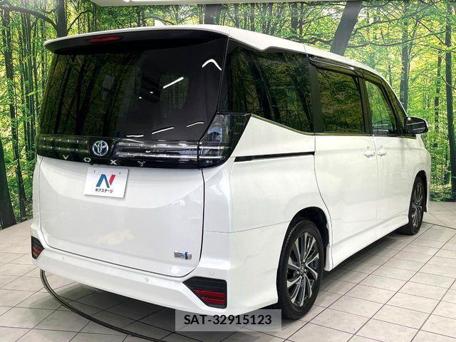 Toyota VOXY HYBRID 2025-04 8338465-17