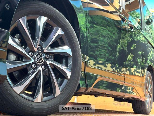 Toyota VOXY HYBRID 2023-08 8338458-14