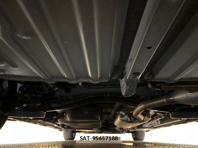 Toyota VOXY HYBRID 2023-08 8338458-18